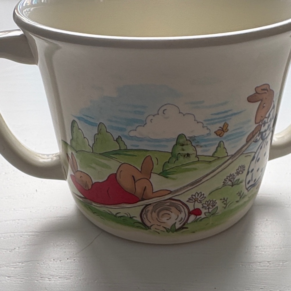 Charming Cream Mug with Relaxing Scene